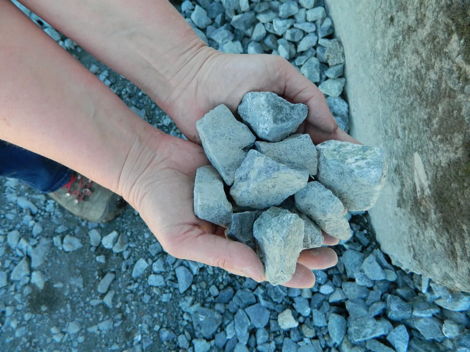 Blue 2" Crushed Rock — G&L Bark & Supply